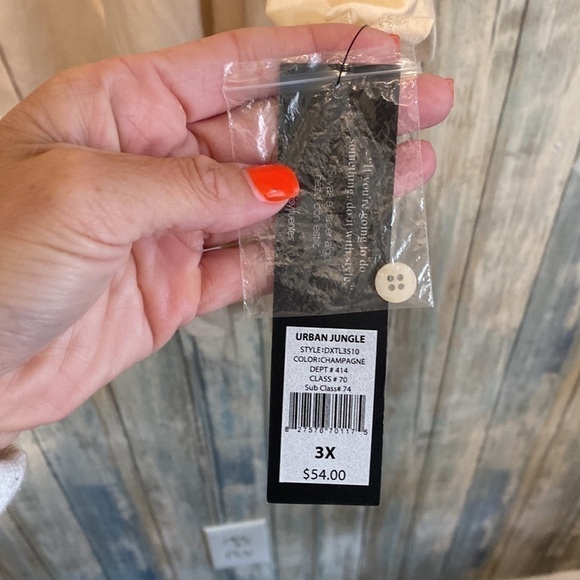 Daisy Fuentes women 3X mock tie front long sleeve collared blouse NWT - Picture 4 of 11